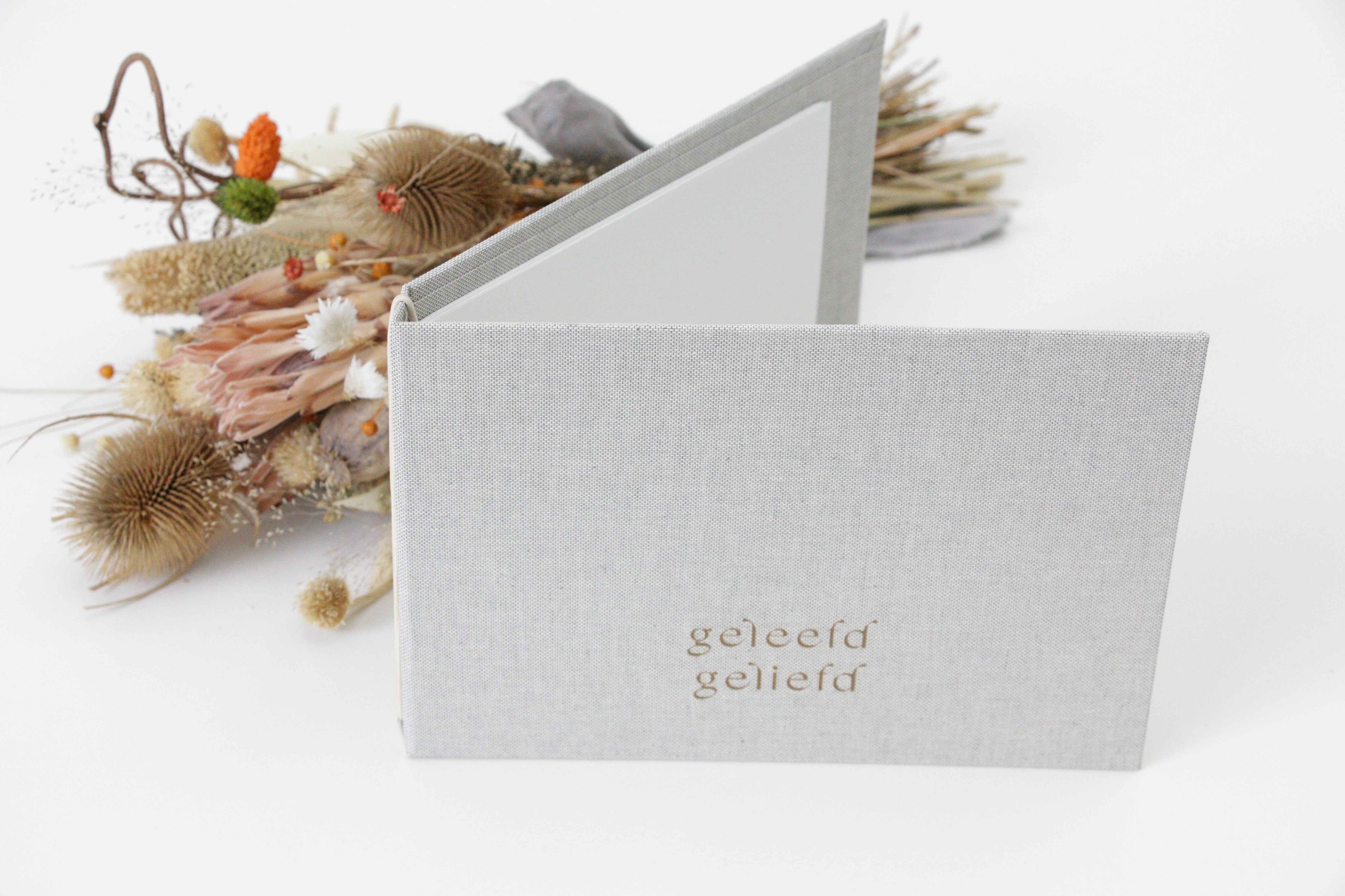 linnen koesterdoos 'geleefd, geliefd' herinneringsplek (met boek)